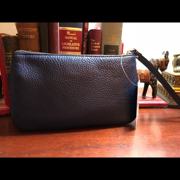 Kate Spade wristlet. NWT - Picture 2 of 3
